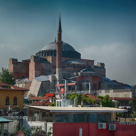 Konukevi Metropolis & 3*