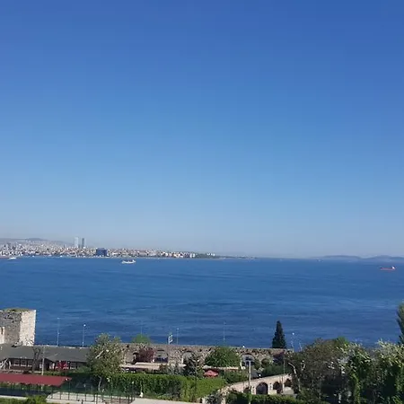 Metropolis & בית הארחה 3*
