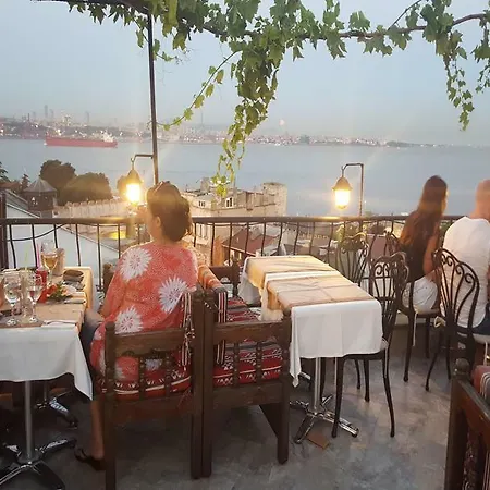 Metropolis & Konukevi 3*