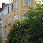 Metropolis & Guest house 3*
