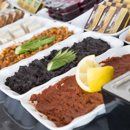 Metropolis & Πανσιόν 3*