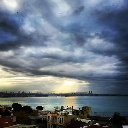 Metropolis & Κωνσταντινούπολη