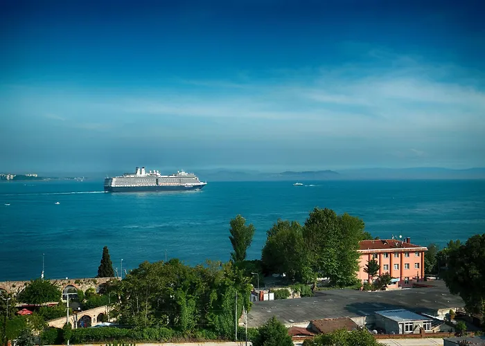 Metropolis & Гостевой дом 3*