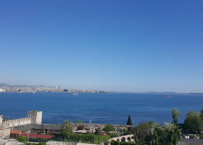 Metropolis & Гостевой дом 3*